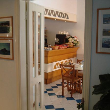 Hotel La Lampara Golfo Aranci Buitenkant foto