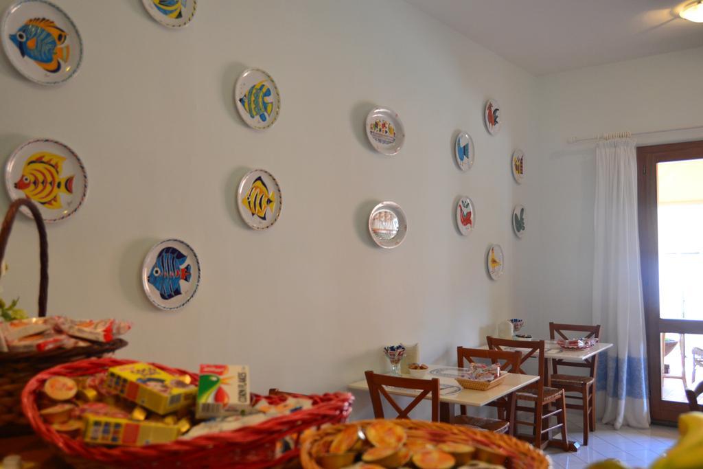 Hotel La Lampara Golfo Aranci Buitenkant foto