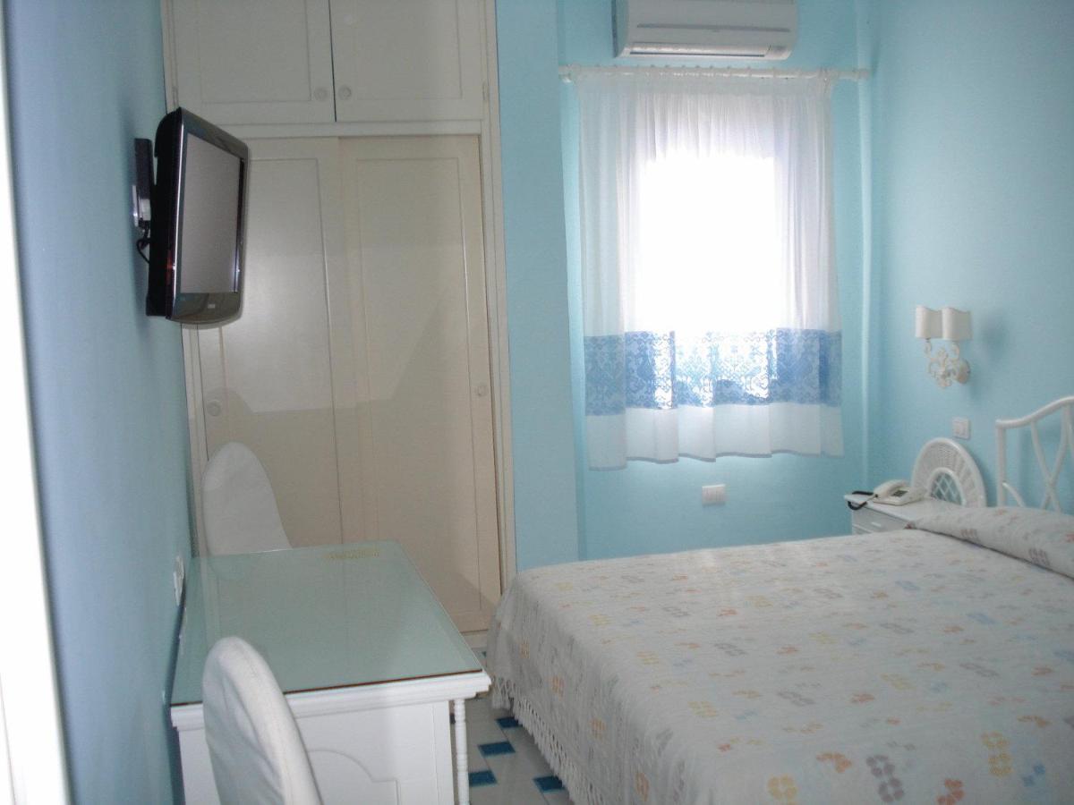 Hotel La Lampara Golfo Aranci Buitenkant foto