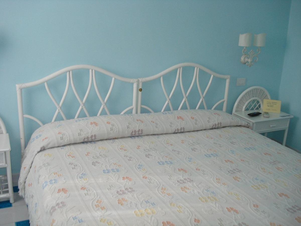 Hotel La Lampara Golfo Aranci Buitenkant foto
